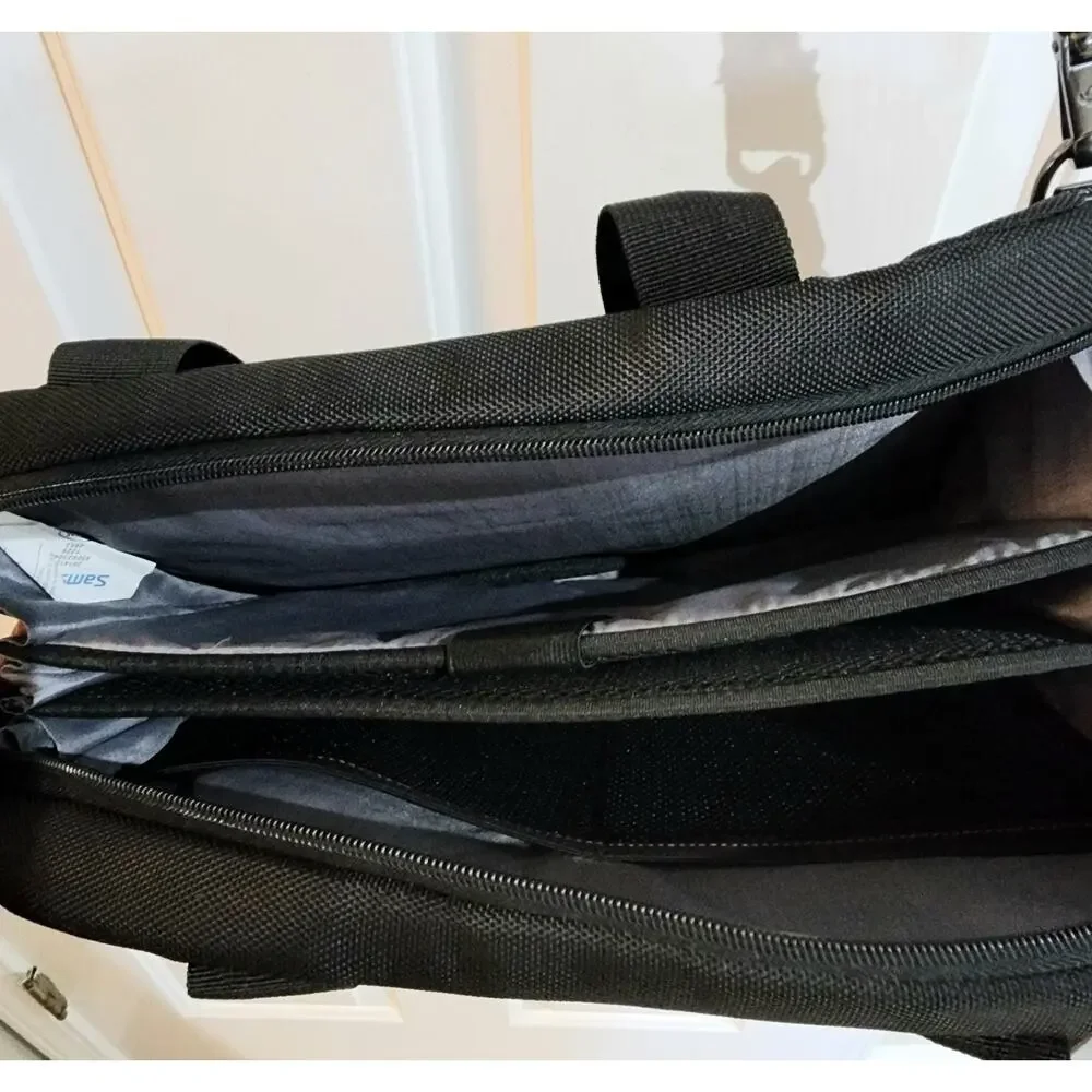 Samsonite Laptop Shuttle Bag Black 15.6” Padded Case Adjustable Strap Mint Cond.